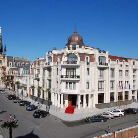 Hotel & Casino President Батуми Экстерьер фото