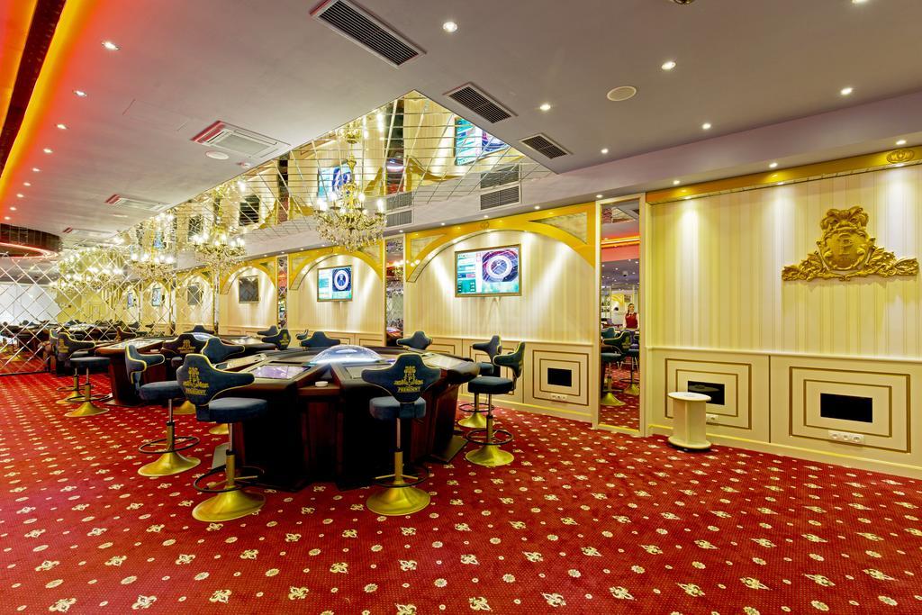 Hotel & Casino President Батуми Экстерьер фото