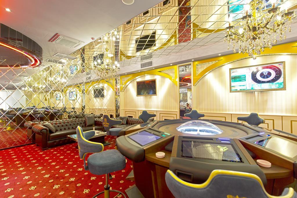 Hotel & Casino President Батуми Экстерьер фото