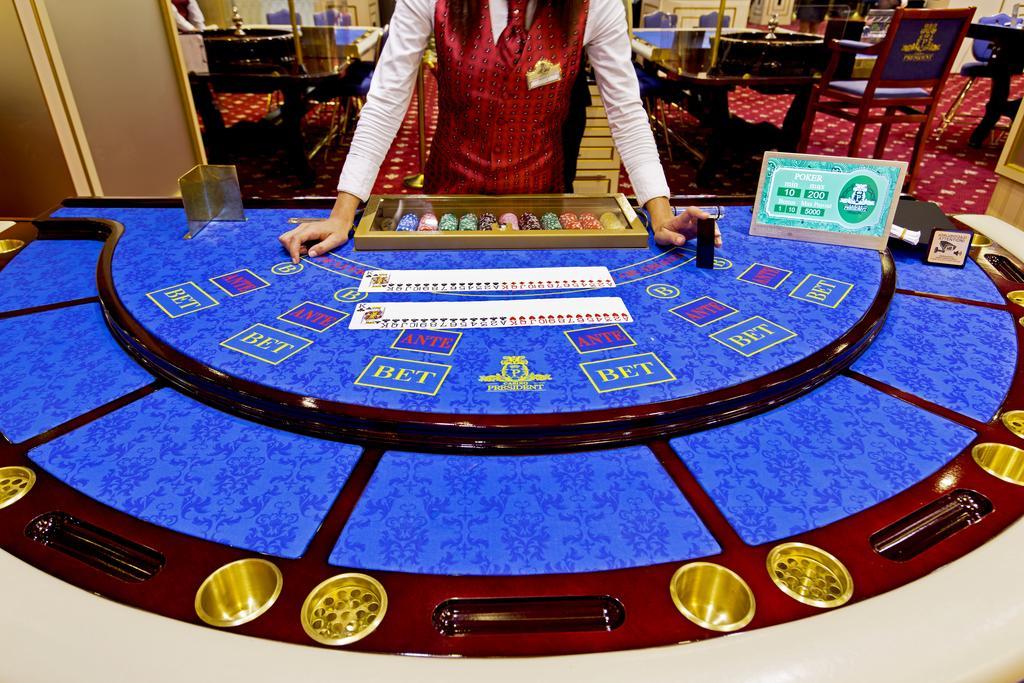 Hotel & Casino President Батуми Экстерьер фото