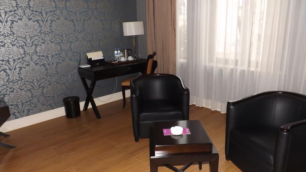 Hotel & Casino President Батуми Экстерьер фото