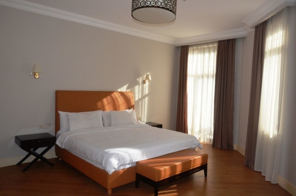 Hotel & Casino President Батуми Экстерьер фото